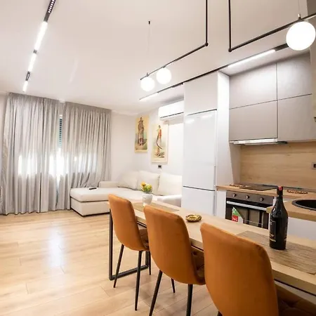 Erlis Comfy Cozy 1 Komuna Parisit * Tirana