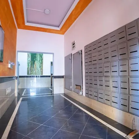 Erlis Comfy Cozy 1 Komuna Parisit Apartment *